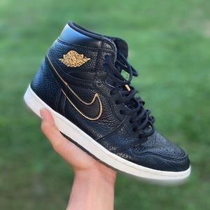 Air Jordan 1 Black And Gold